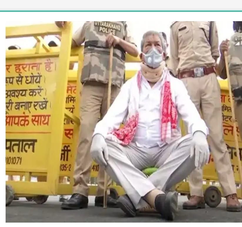 पूर्व मुख्यमन्त्री हरीश रावत के देहरादून में जारी धुआंधार प्रदर्शन से कांग्रेस में बवंडर ।