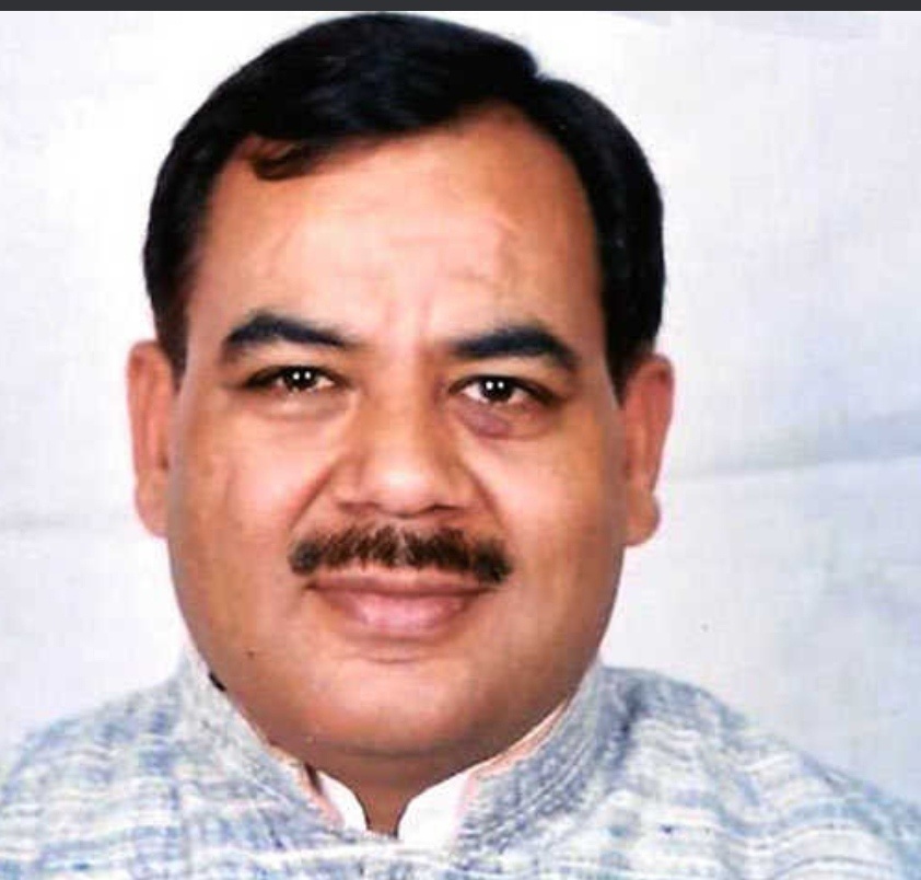 अपनी ही पिच पर हिट विकेट हुए विस्फोटक बल्लेबाज मंत्री हरक