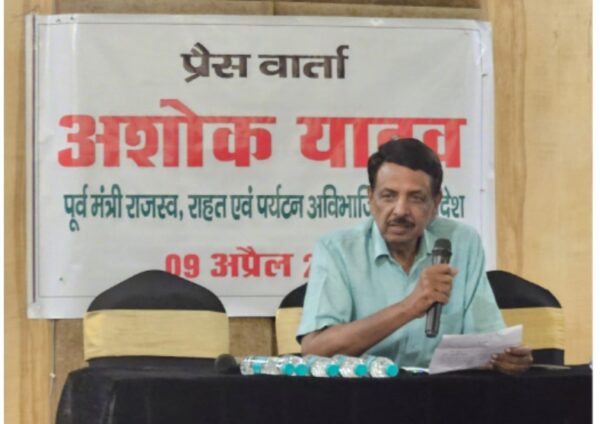 किसानों से संवाद और सहयोग के लिए उत्तराखंड पहुंचे अशोक यादव